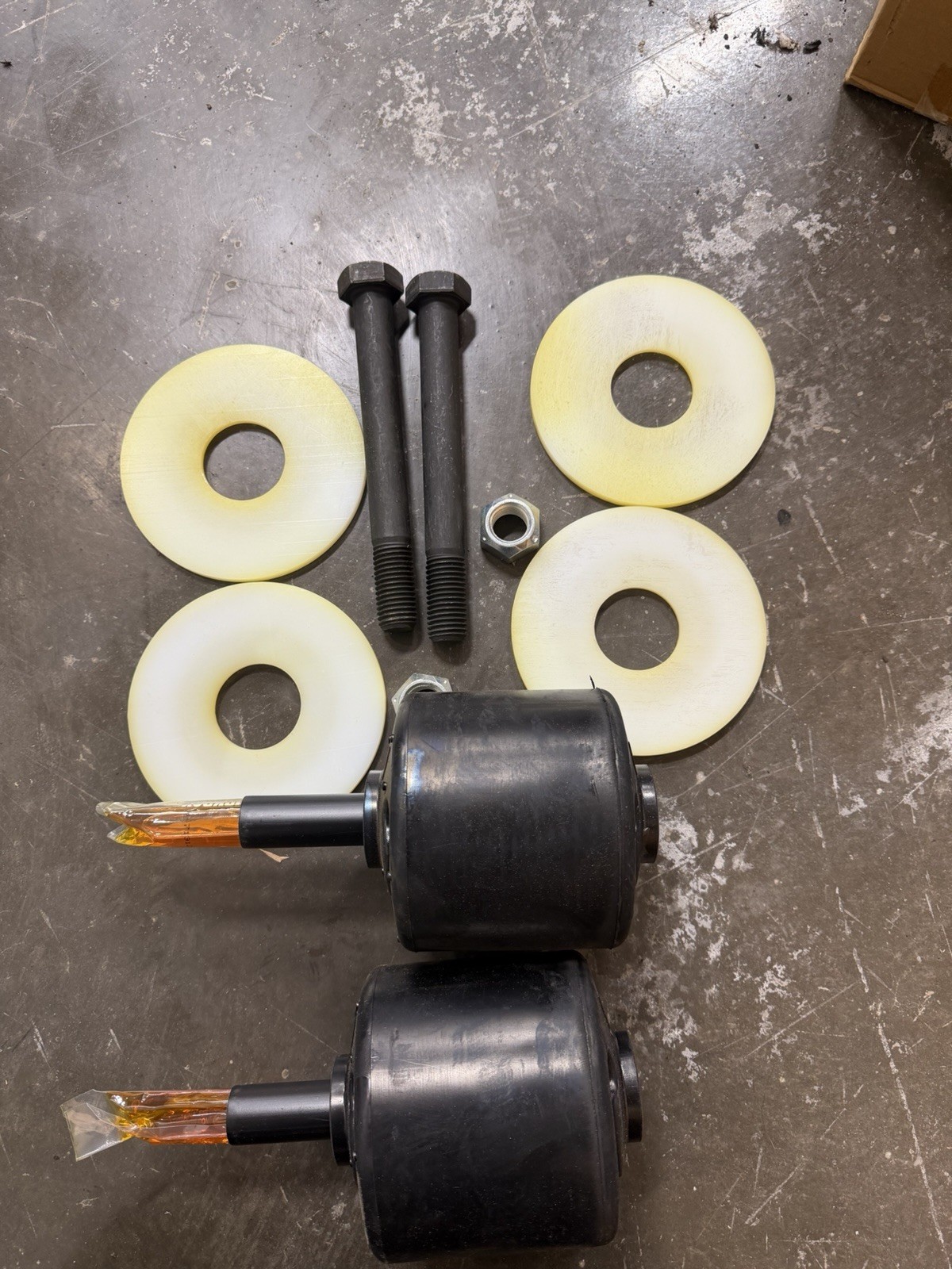 Hendrickson A-6914 Pivot Bushing Kit NOS *2 Sets* Hendrickson A-6914 Pivot Bushing Kit NOS *2 Sets*