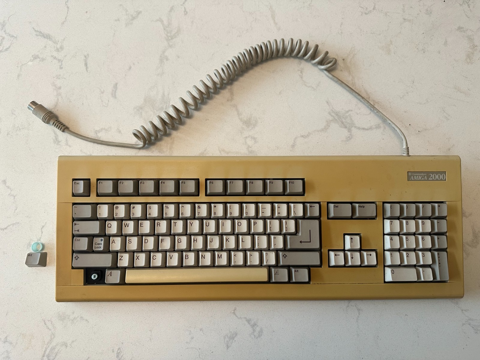 Commodore Amiga 2000 Vintage Keyboard Working w Bad Key READ