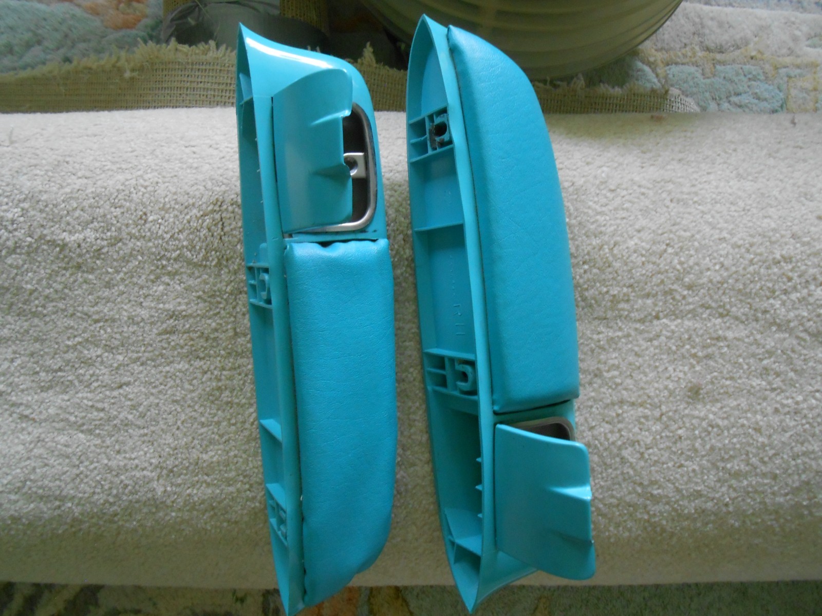 1957 CHeVY 2 DOORS REAR SEDAN ARMREST WITH ASHTRAYS 1957 CHeVY 2 DOORS REAR SEDAN ARMREST WITH ASHTRAYS