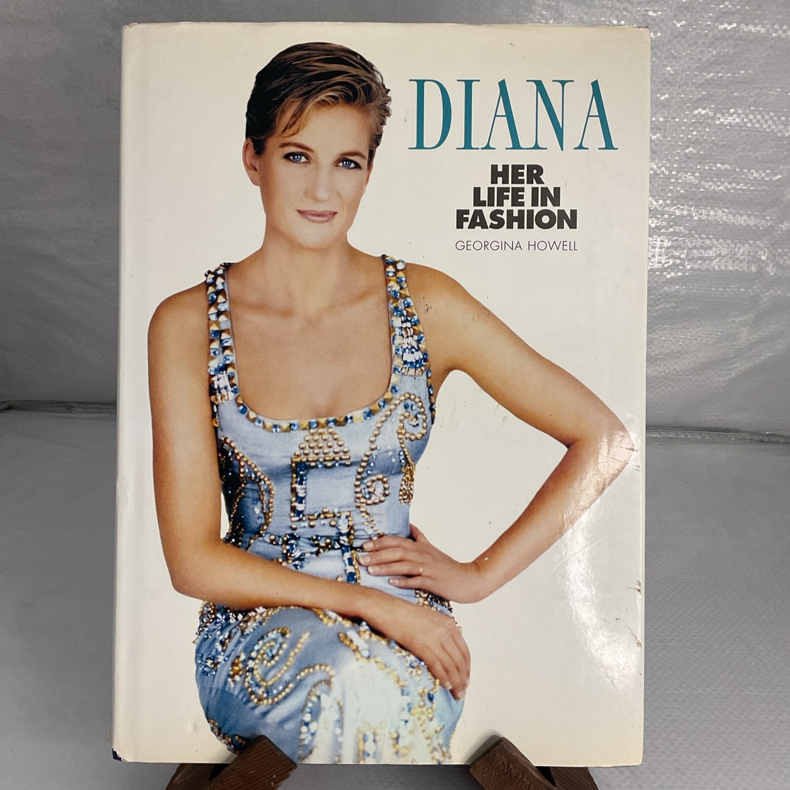 Diana: Her Life in Fashion (Diana Princess of Wa... by Howell, Georgina Hardback