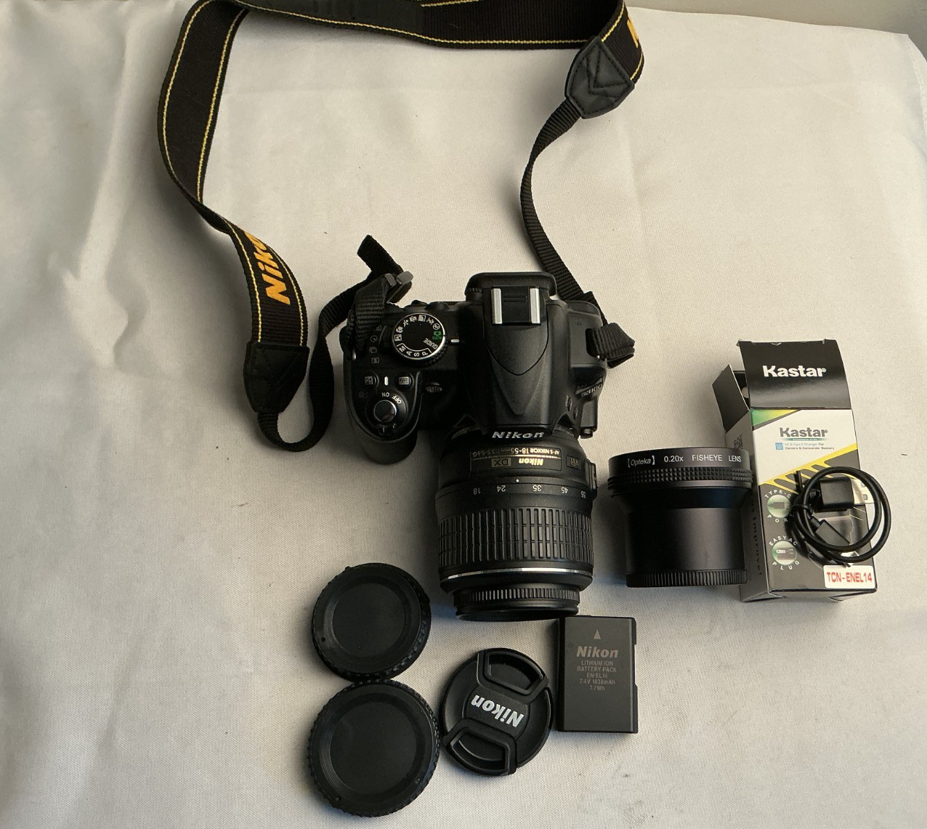 Nikon D3100 14.2MP Digital SLR Camera w/ VR 18-55mm Lens +extra
