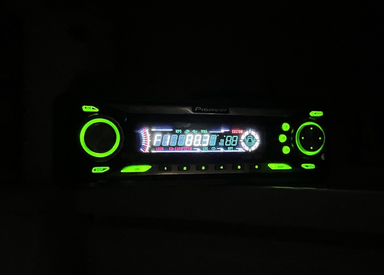 OLD SCHOOL PIONEER CAR AUDIO STEREO RADIO CD DEH-P4700MP VINTAGE RARE w/ REMOTE