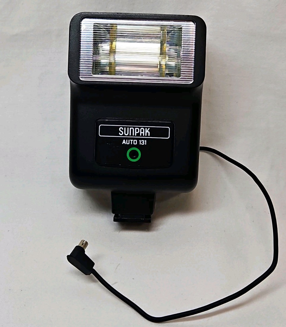 Vintage Sunpak Auto 131 Electronic Shoe Mount Camera Flash PC Sync Cord