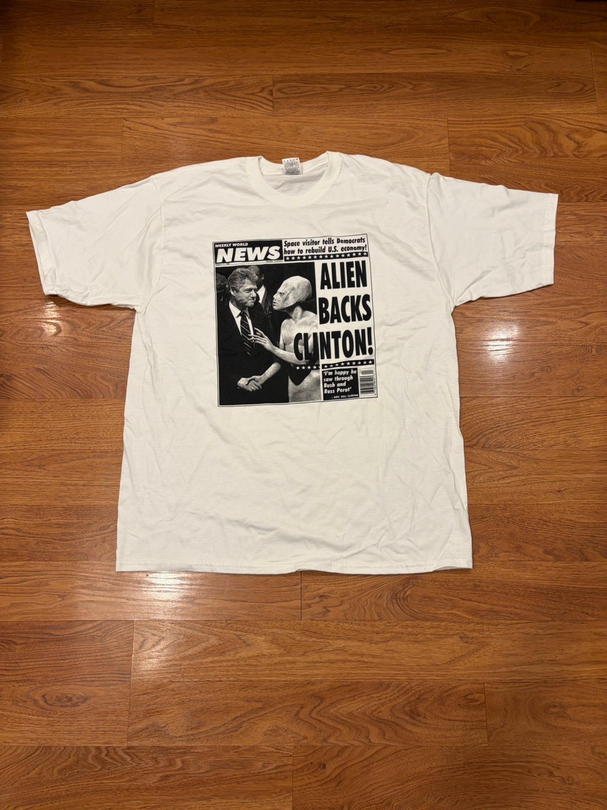 Vintage 1992 Weekly World News ALIEN BACKS CLINTON T-Shirt Tabloid  Size XL