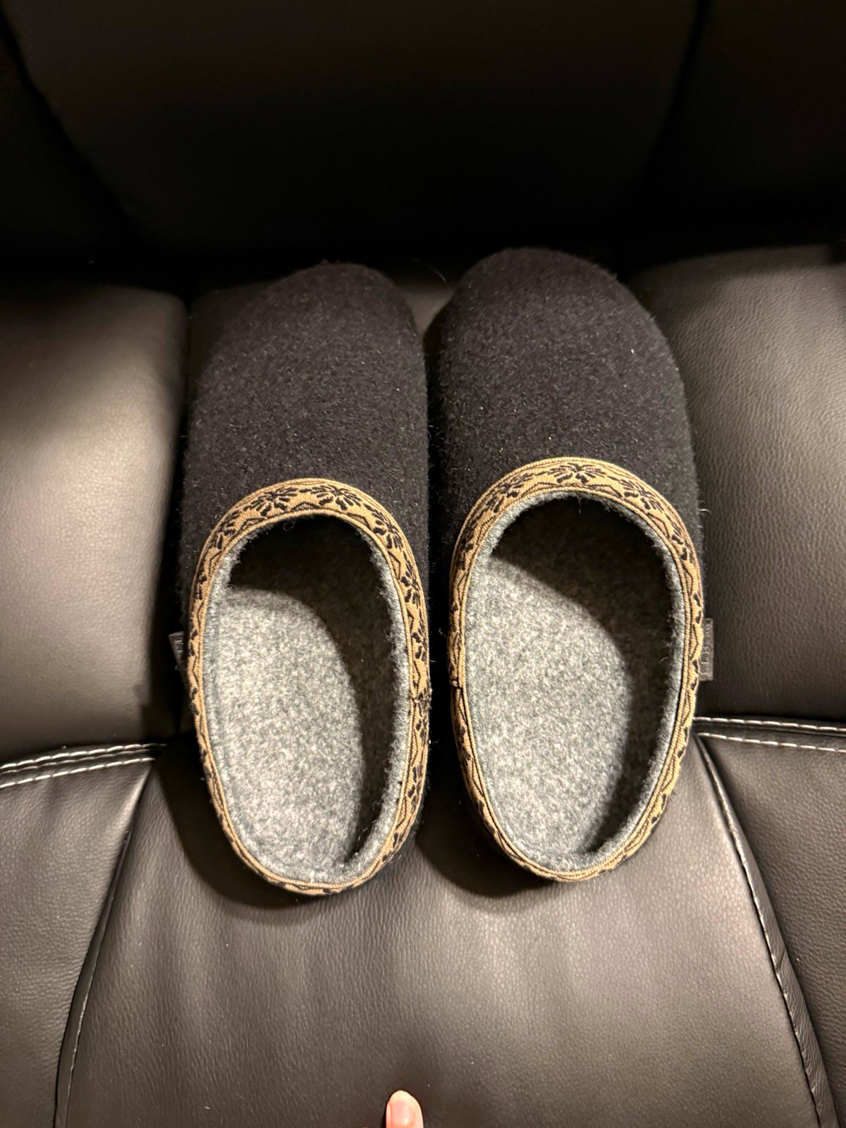 L.L. Bean Women’s US 9 Black Wool Slip-On Slippers