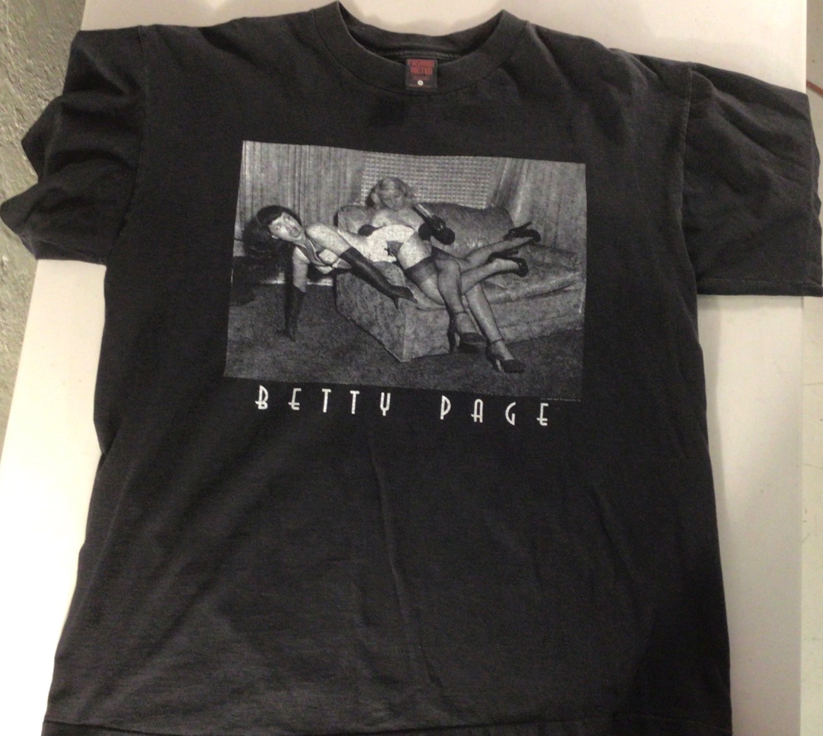 Vintage 1997 Betty Page Fashion Victim Heavyweight Faded T-Shirt - XL