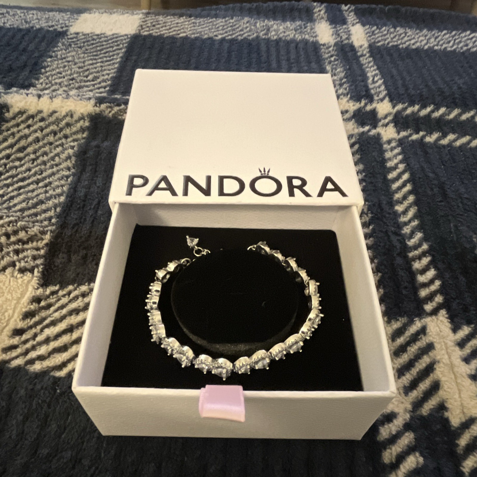 NEW 100% AUTHENTIC PANDORA Halo Hearts Bracelet 7.1 in 593655C01 NEW 100% AUTHENTIC PANDORA Halo Hearts Bracelet 7.1 in 593655C01