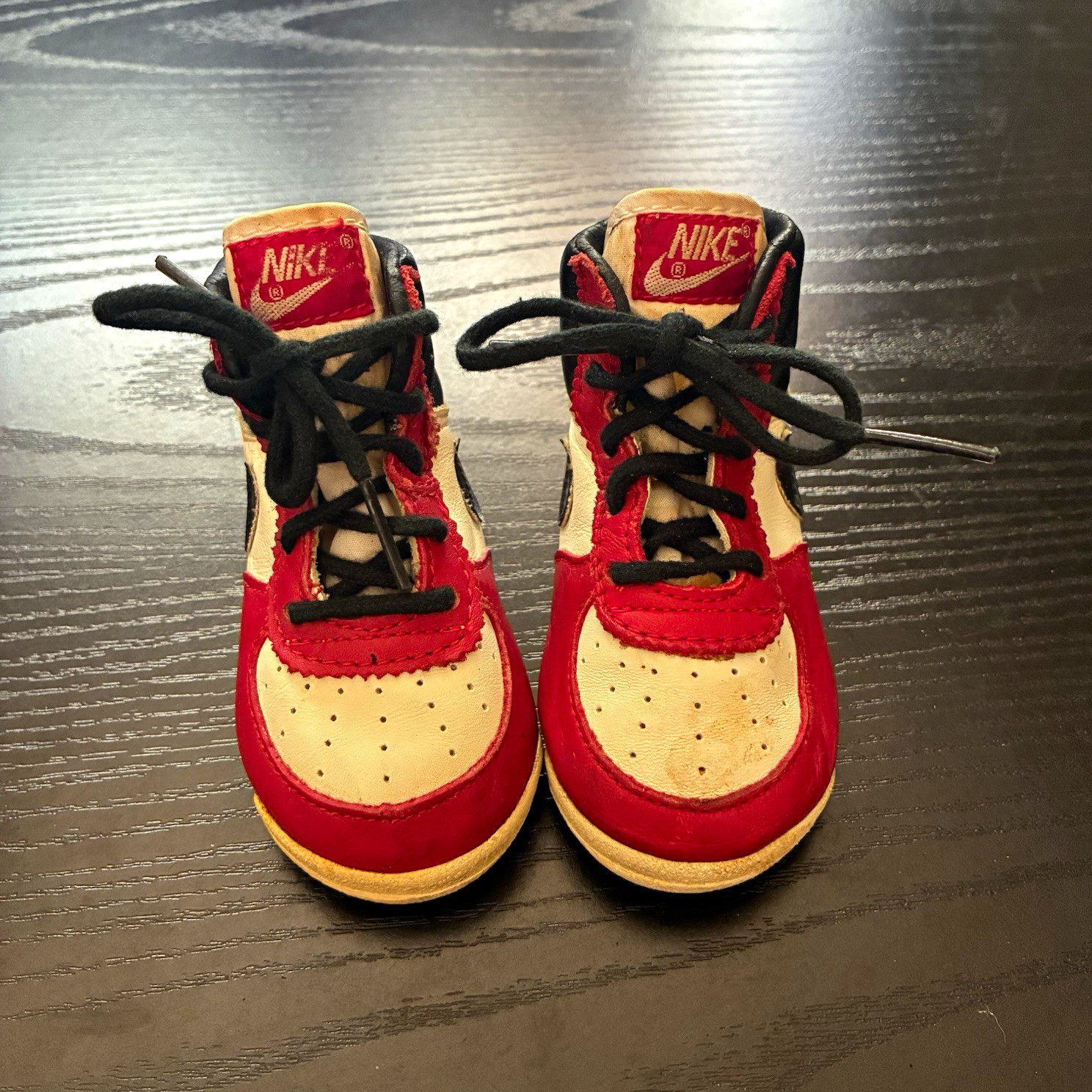 Original 1985 Nike Baby Jordan 1 Chicago Colorway Black Laces Size 3 850810PD Original 1985 Nike Baby Jordan 1 Chicago Colorway Black Laces Size 3 850810PD