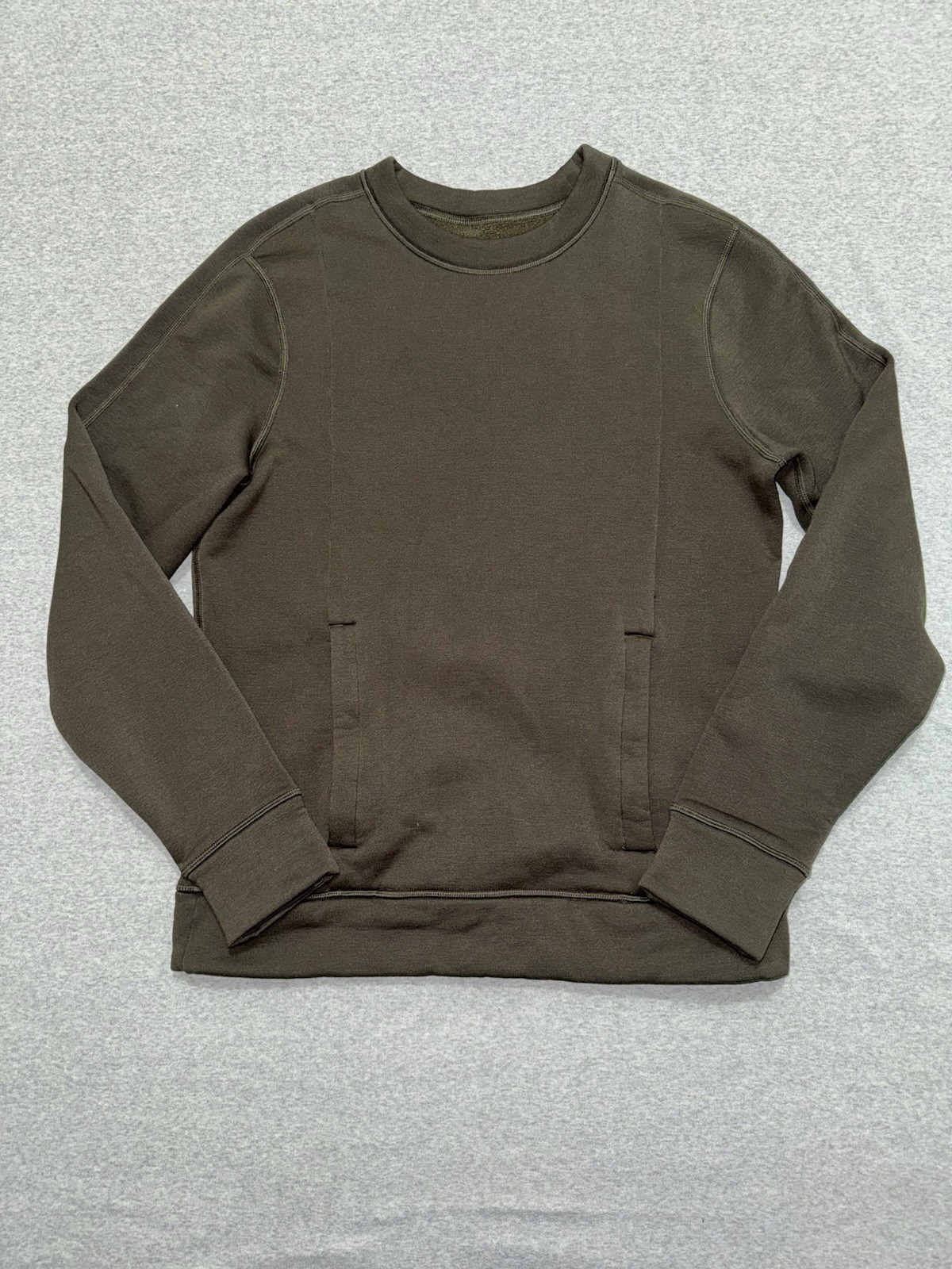 lululemon Men’s Press Pause Olive Green Crew Neck Pocket Sweatshirt Size Small