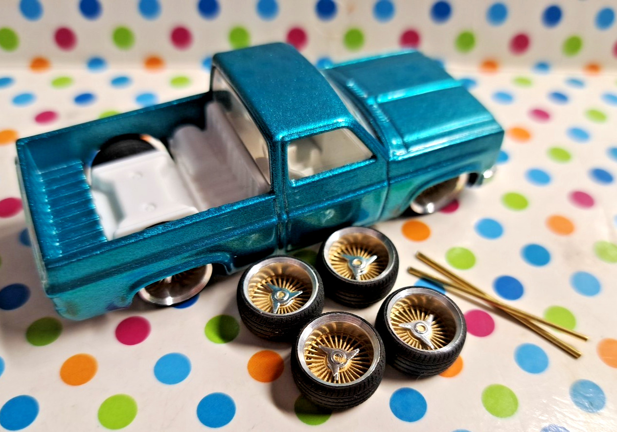 CUSTOM WHEELS ALLOY  1/64 FITS ON 83 SILVERADO DAYTON Gold WIRE WHEELS 13.mm NEW