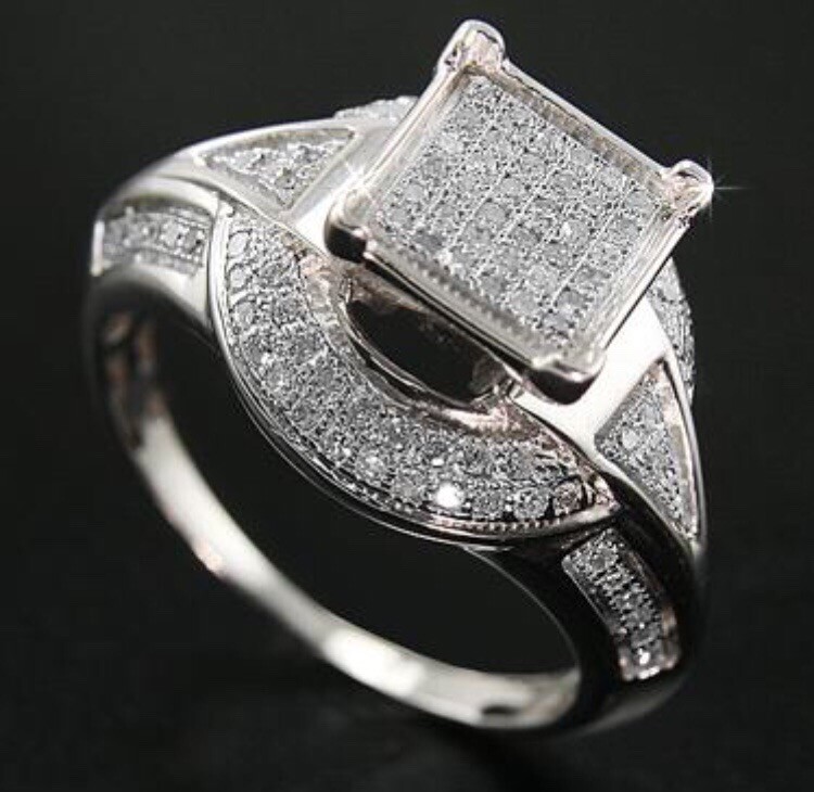 Stunning Women’s Diamond Designer Ring
