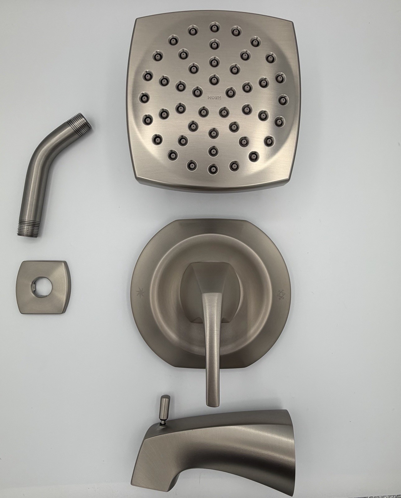 Moen Lindor 82504SRN Spot Resist Posi-Temp Tub/Shower - Brushed Nickel *Read Moen Lindor 82504SRN Spot Resist Posi-Temp Tub/Shower - Brushed Nickel *Read