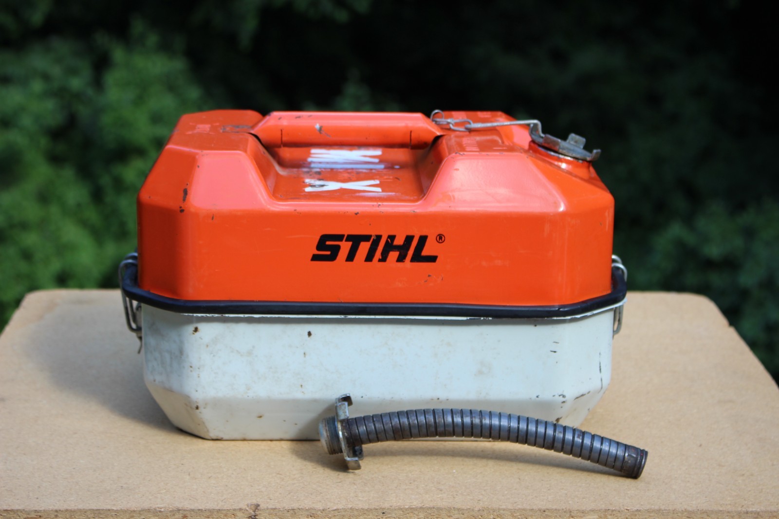 Vintage STIHL USMC Blitz 1.5 Gallon Gas Can/Tool Box and Fuel Spout