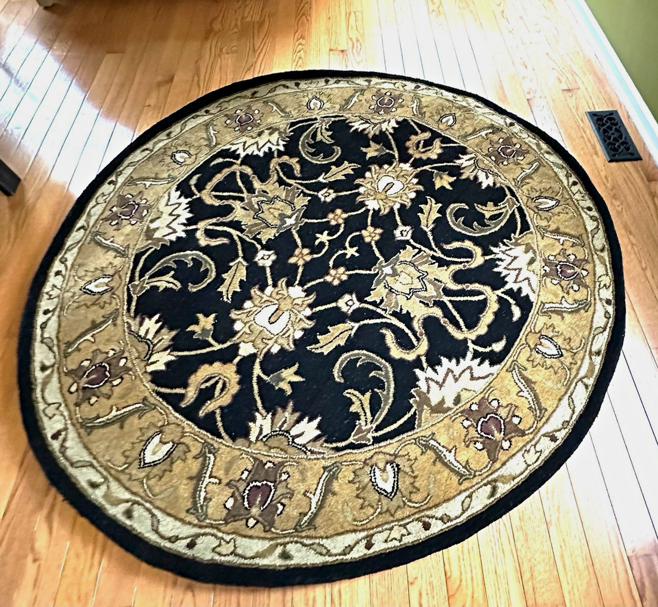 Savannah Wool Hand-Tufted Round Area Rug 6x6 Black/Gold Floral Savannah Wool Hand-Tufted Round Area Rug 6x6 Black/Gold Floral
