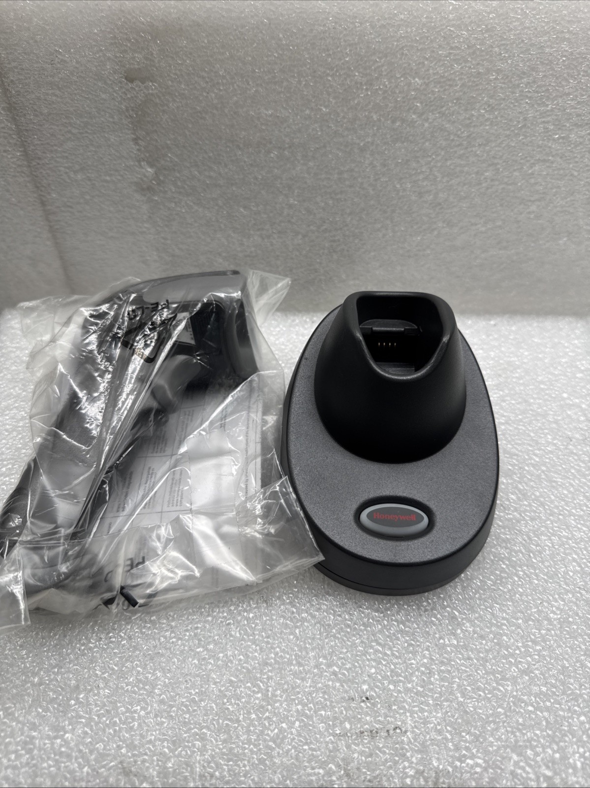 New Honeywell 1472G2D-2USB-5 USB Voyager Cordless Barcode Scanner Kit
