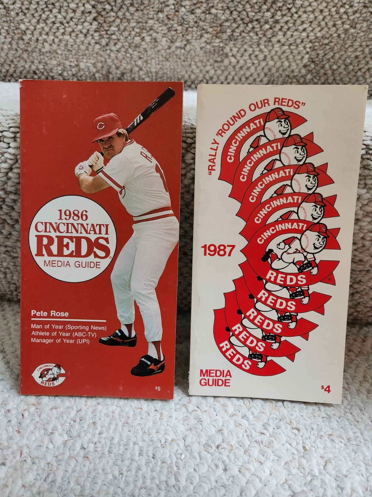 MLB Cincinnai Reds Media Guides Lot Of 2 - 1986 & 1987 Pete Rose Preowned MLB Cincinnai Reds Media Guides Lot Of 2 - 1986 & 1987 Pete Rose Preowned