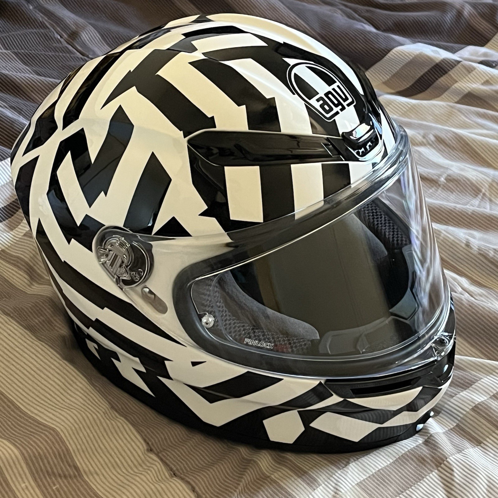New AGV K6 ECE Size MS (57-58) Motorcycle Helmet in the Limited “Secret” Pattern