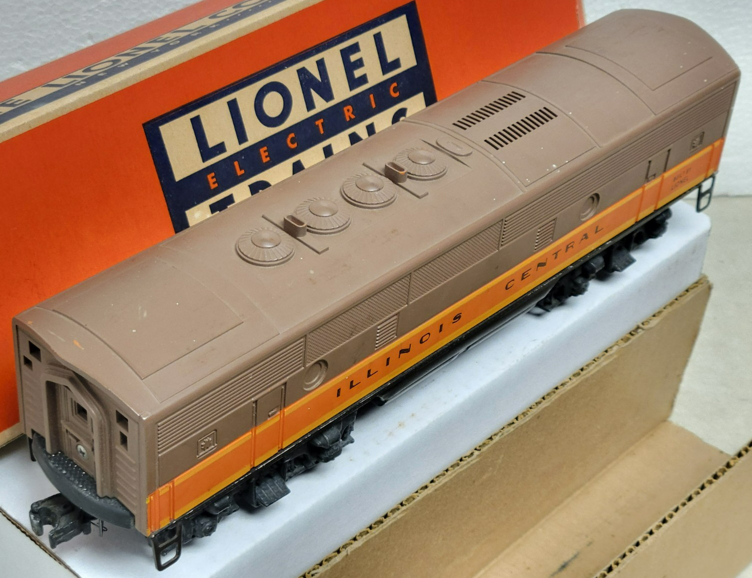 Lionel #2363 Illinois Central B Unit Variation \