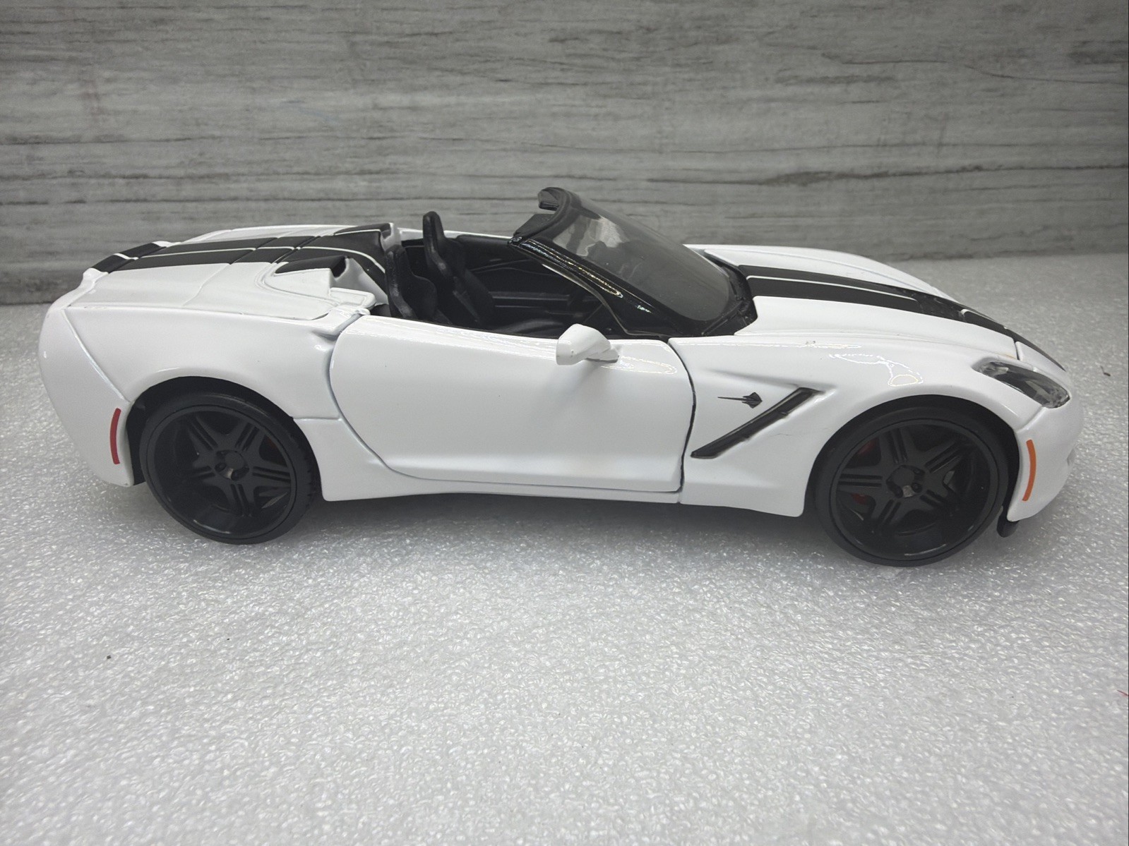 Maisto 2014 Chevrolet Corvette Stingray White 1/24 Scale Diecast Car NoBox Nice Maisto 2014 Chevrolet Corvette Stingray White 1/24 Scale Diecast Car NoBox Nice