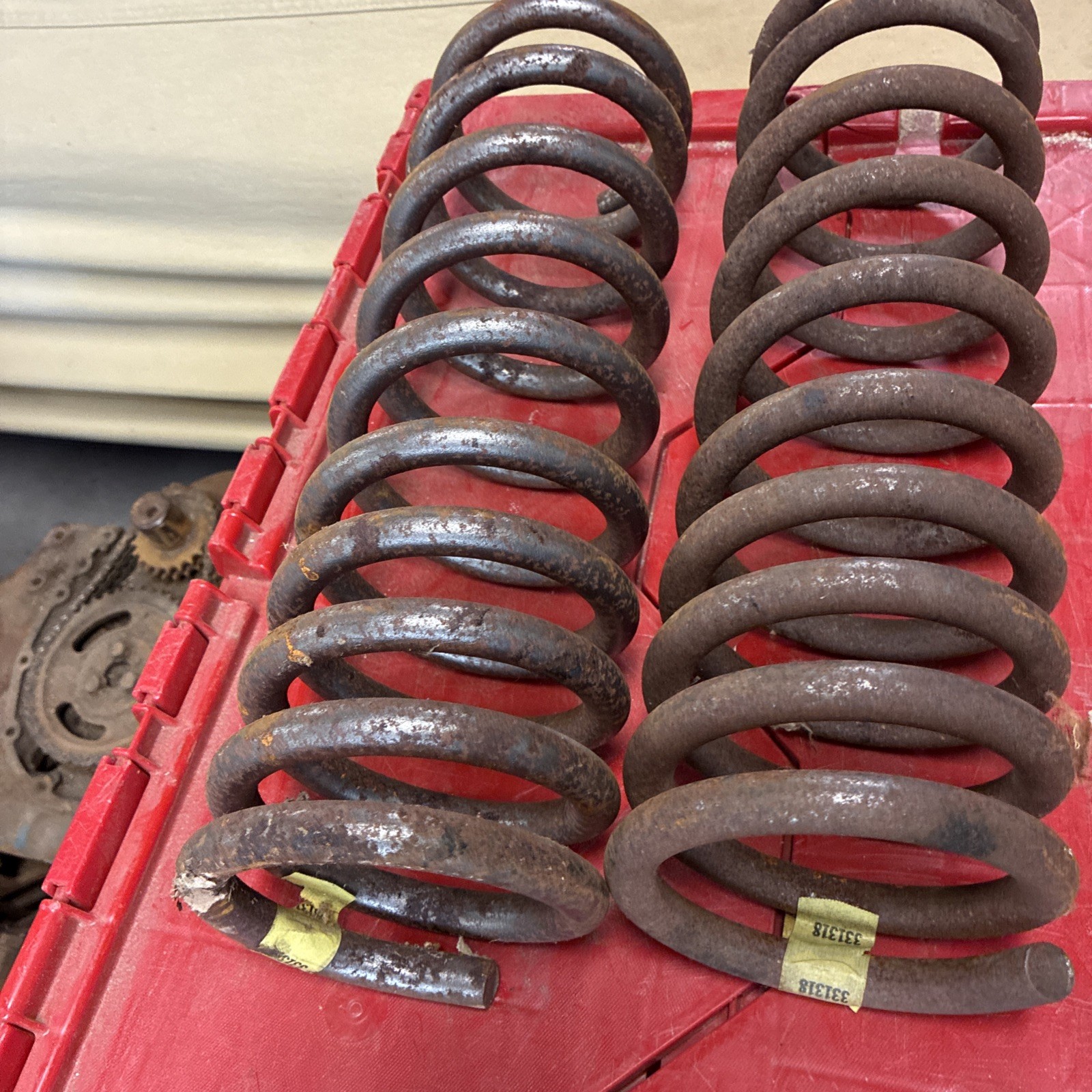 Corvette 1968-71 NOS front coil springs #331318
