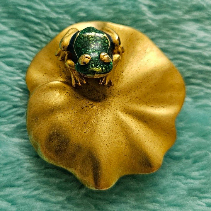 Estée Lauder Knowing Vintage Fabulous Frog Solid Perfume Compact Gold Tone