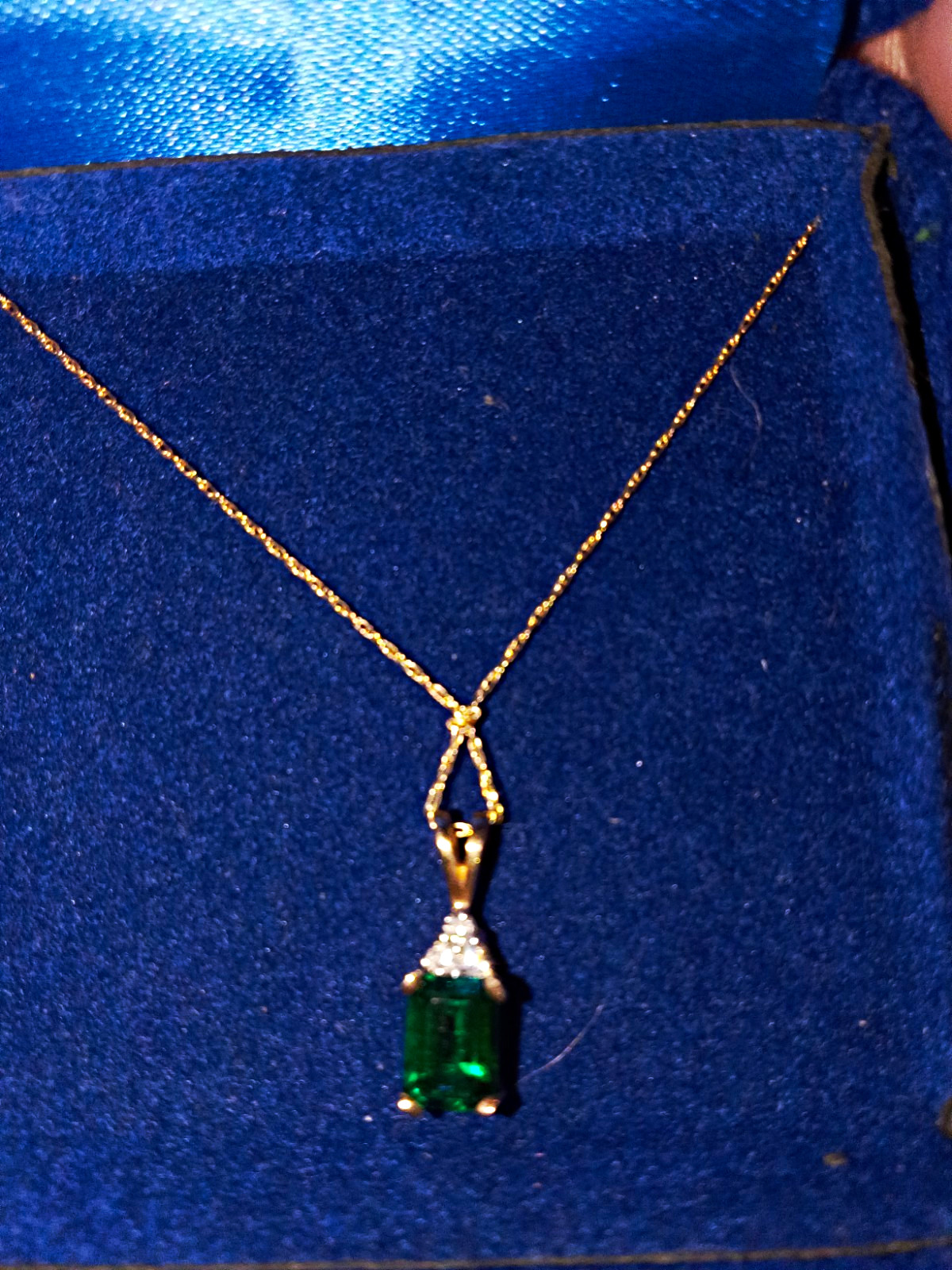 10k Gold Chain And Pendant With A Genuine Emerald And 1/2 K Diamond.