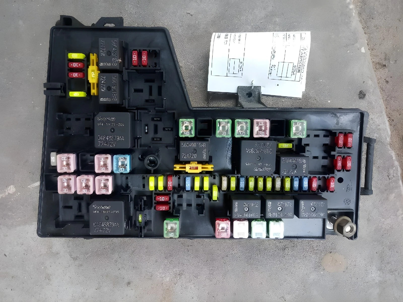 2005-2007 Dodge Dakota Engine Fuse Box Assembly OEM