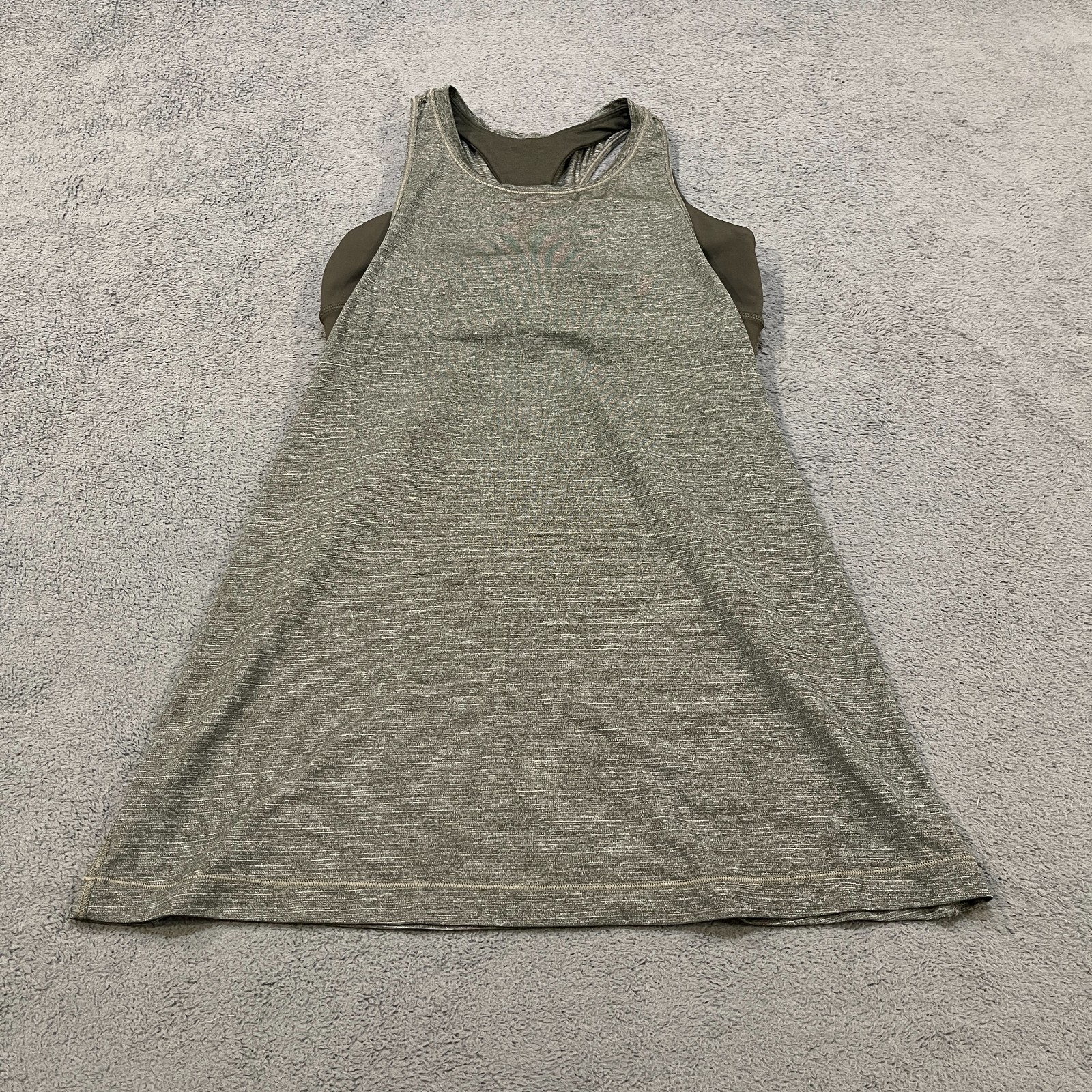 Lululemon Extra Mile Dark Olive Yoga 2-in-1 Built-In Bra Tank Top Women\'s Size 8