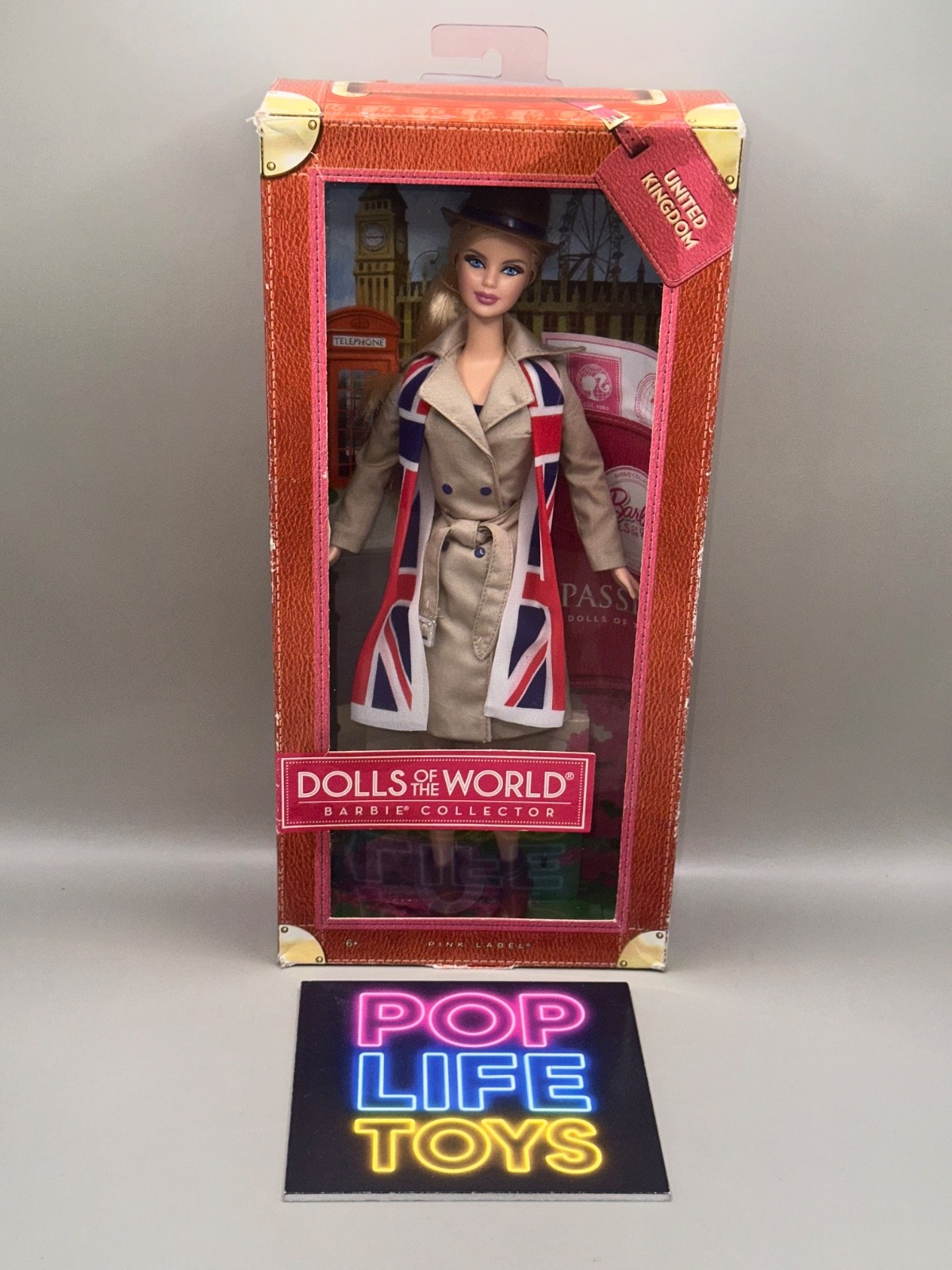 2012 Mattel Passport Dolls of the World “United Kingdom Barbie” #X8426 *NRFB