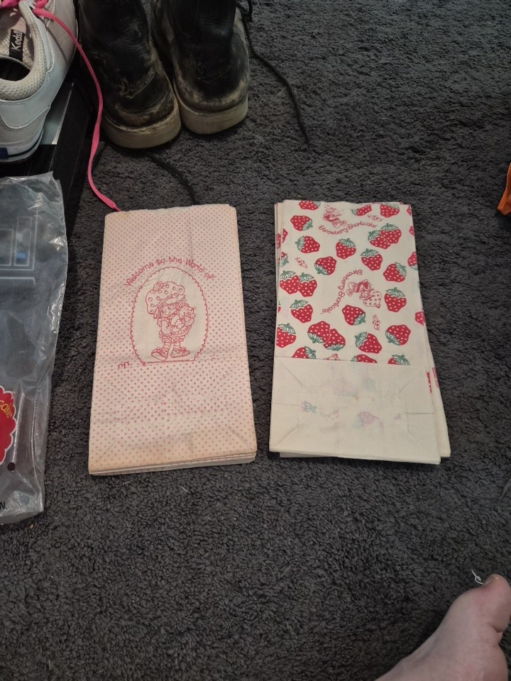 Vintage New Package Strawberry Shortcake Paper Lunch Bags 13of one,12of another 