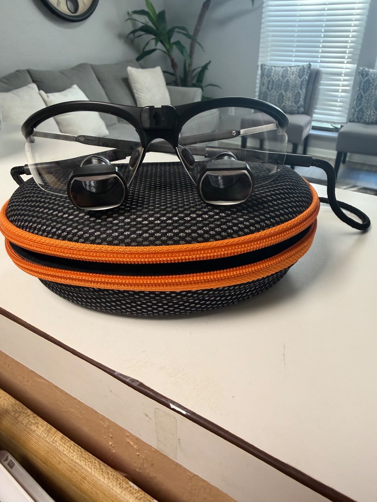 SCHULTZ Optical 2.5x420 Ultralight TTL Medical Grade Dental Loupes NWOT SCHULTZ Optical 2.5x420 Ultralight TTL Medical Grade Dental Loupes NWOT