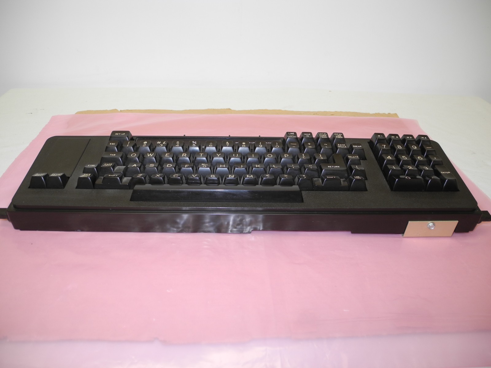 VINTAGE DEC LA34/ LA100 SERIES KEYBOARD W/NUMERIC PAD 70-17864-01C VINTAGE DEC LA34/ LA100 SERIES KEYBOARD W/NUMERIC PAD 70-17864-01C