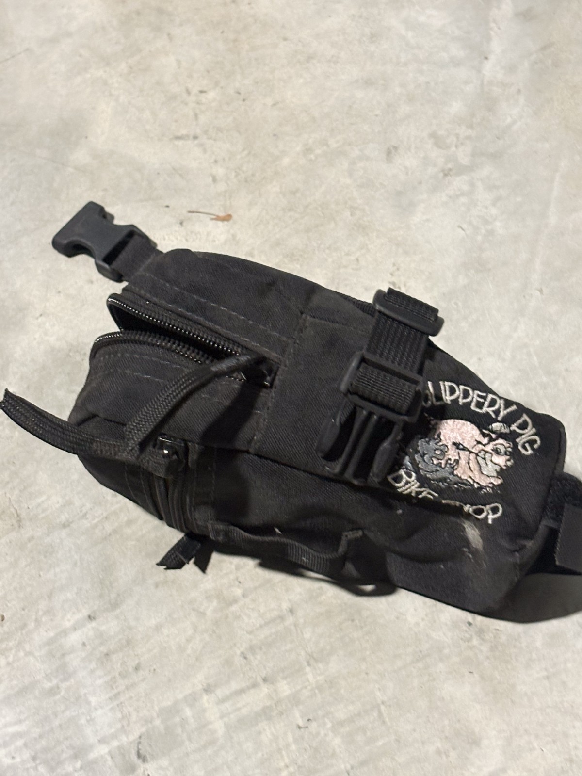 JANDD Mountaineering Under Seat Bike Bag Saddle Pack USA Made Zippered Black JANDD Mountaineering Under Seat Bike Bag Saddle Pack USA Made Zippered Black