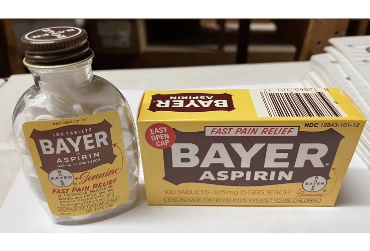 Vintage Unopened Bayer Aspirin Plastic Bottle With Metal Cap And Box Vintage Unopened Bayer Aspirin Plastic Bottle With Metal Cap And Box