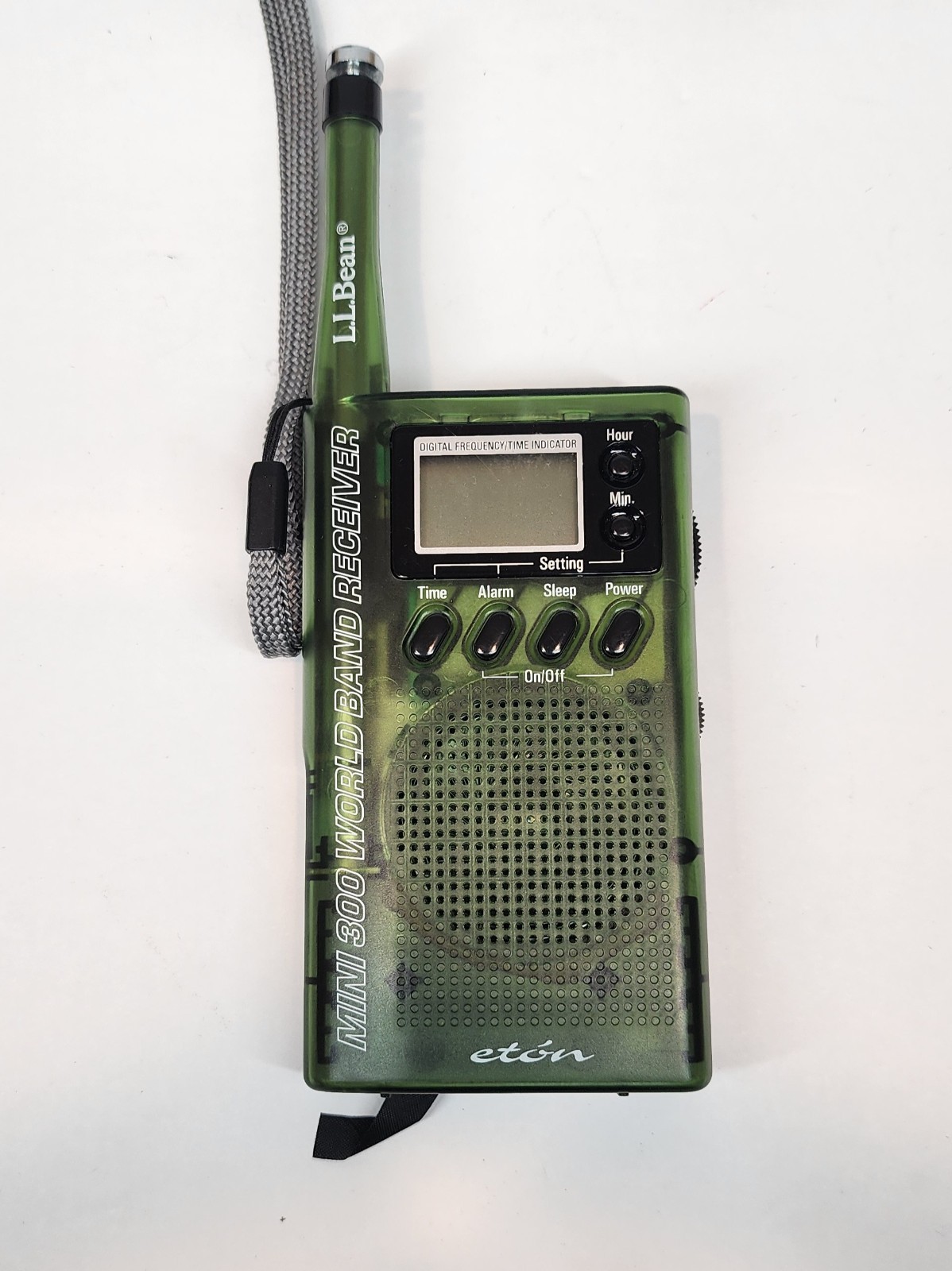 Vintage L.L. Bean Eton Grundig Mini 300PE AM/FM Shortwave World Band Radio Green