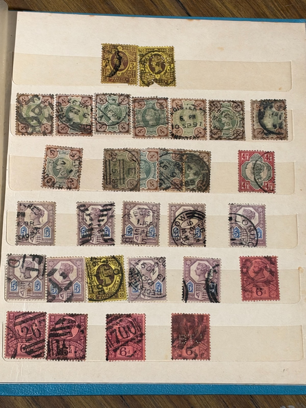 CEO1) Great Britain, Queen Victoria 1841 - 1887 used accumulation in small blue CEO1) Great Britain, Queen Victoria 1841 - 1887 used accumulation in small blue