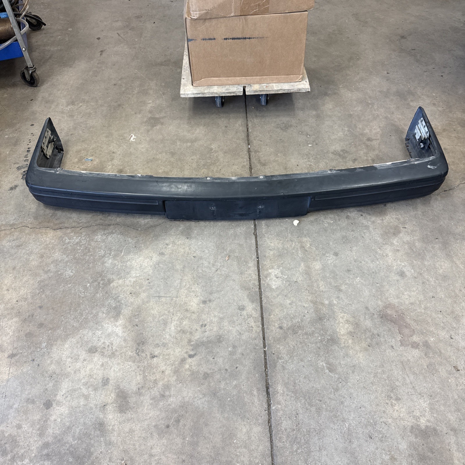1986-1993 Volvo 240 244 245 Front Bumper Assembly OEM #4976E 1986-1993 Volvo 240 244 245 Front Bumper Assembly OEM #4976E