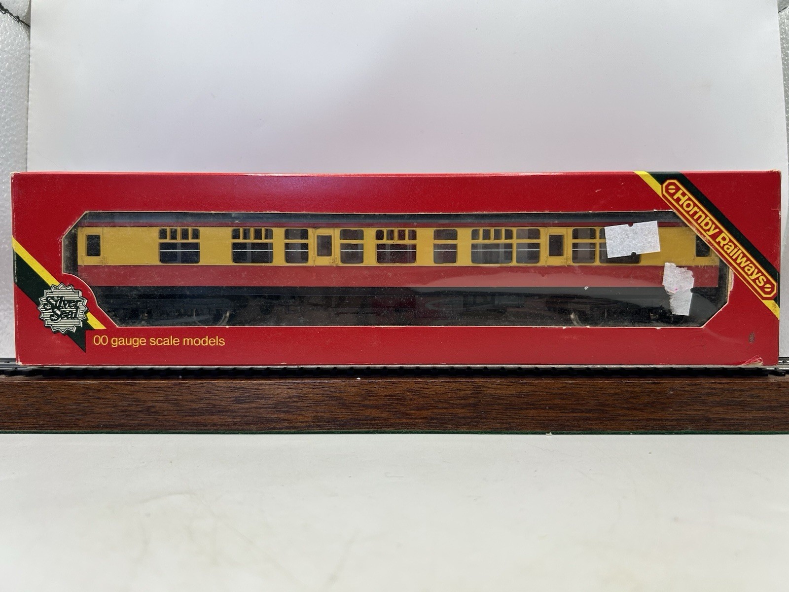 Hornby OO R928 BR Crimson & Cream Composite Coach - (EX BOXED)