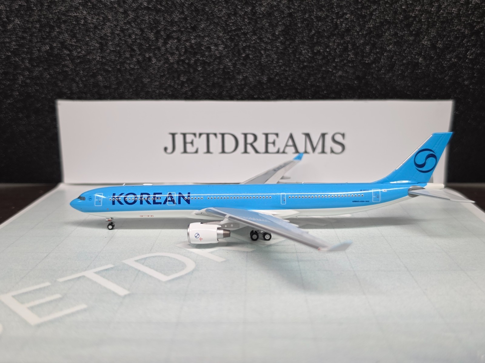 1/400 KOREAN AIR AIRBUS A330-300 2025\'S COLORS HL8025 NG MODEL