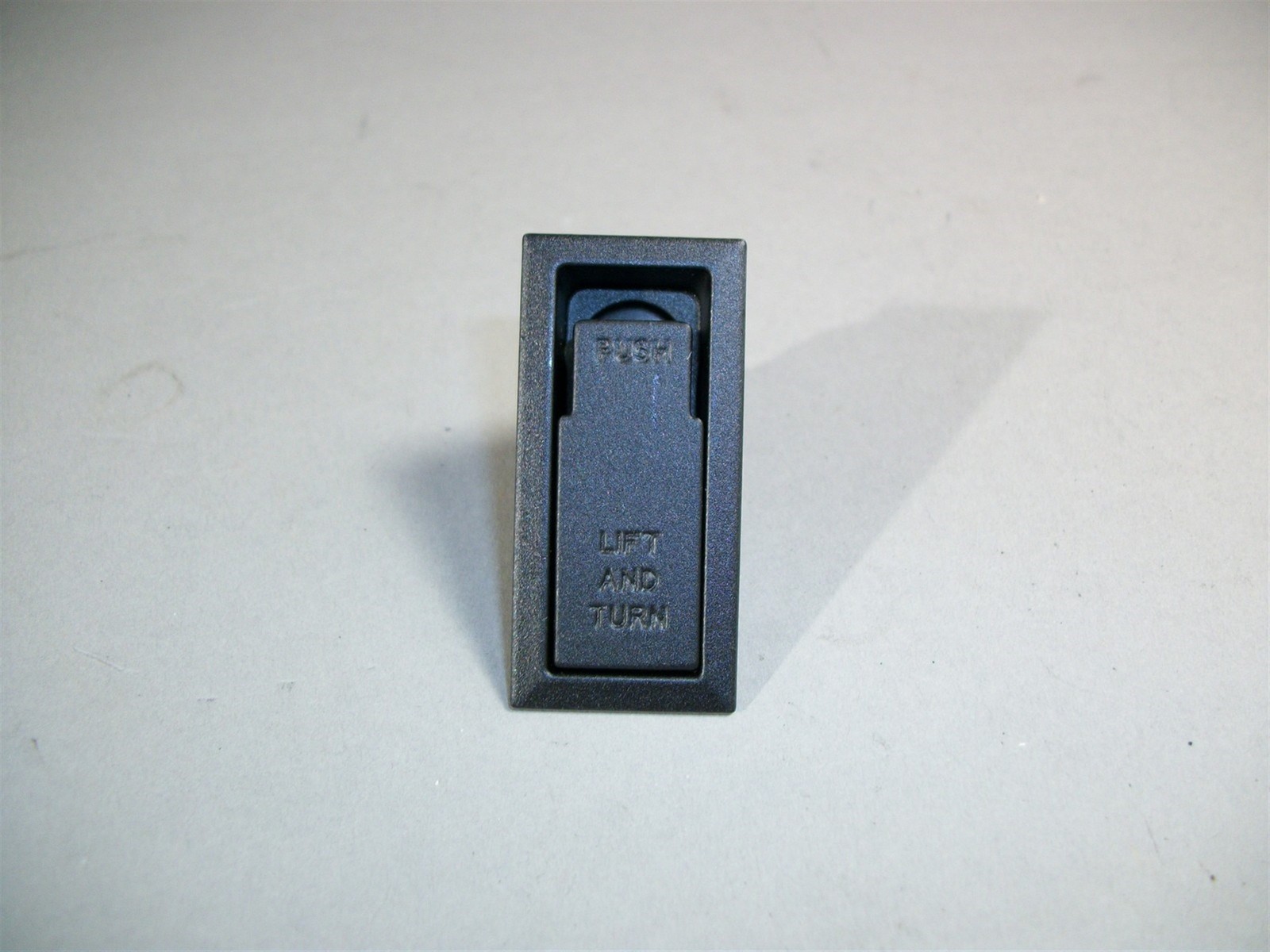 Lot of 4 Southco 62-74-35 Lift and Turn Compression Latches