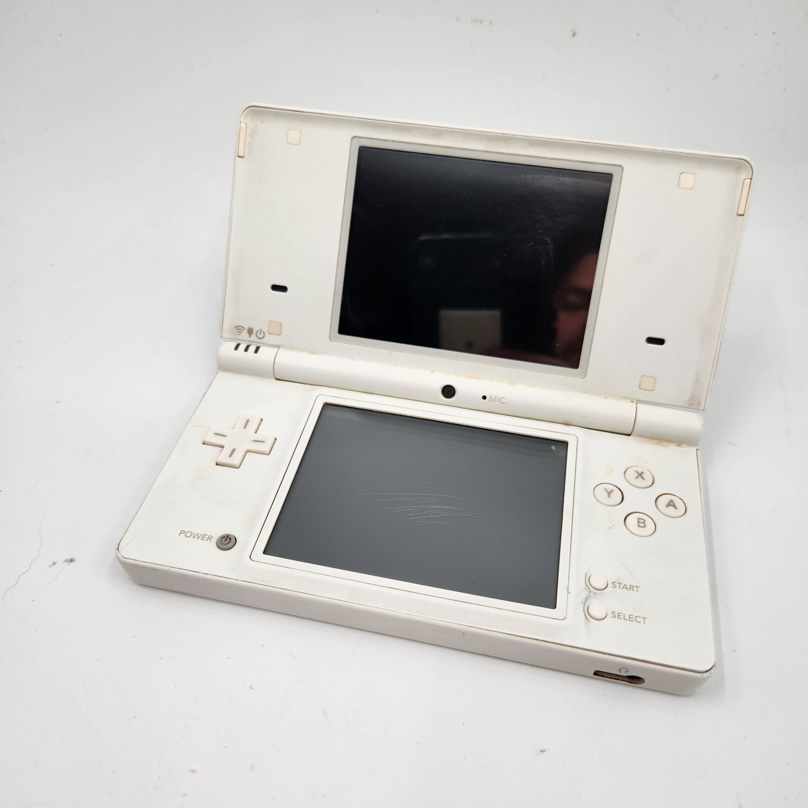Nintendo DSi Polar White Handheld Console FOR PARTS OR REPAIR TWL-001