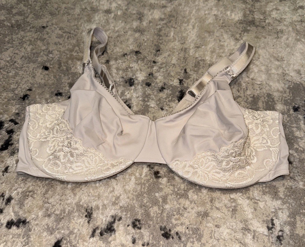 Olga Bra Sz 42D Luxury Lift Underwire Unlined Adjustable Strap 35063 Ivory Olga Bra Sz 42D Luxury Lift Underwire Unlined Adjustable Strap 35063 Ivory