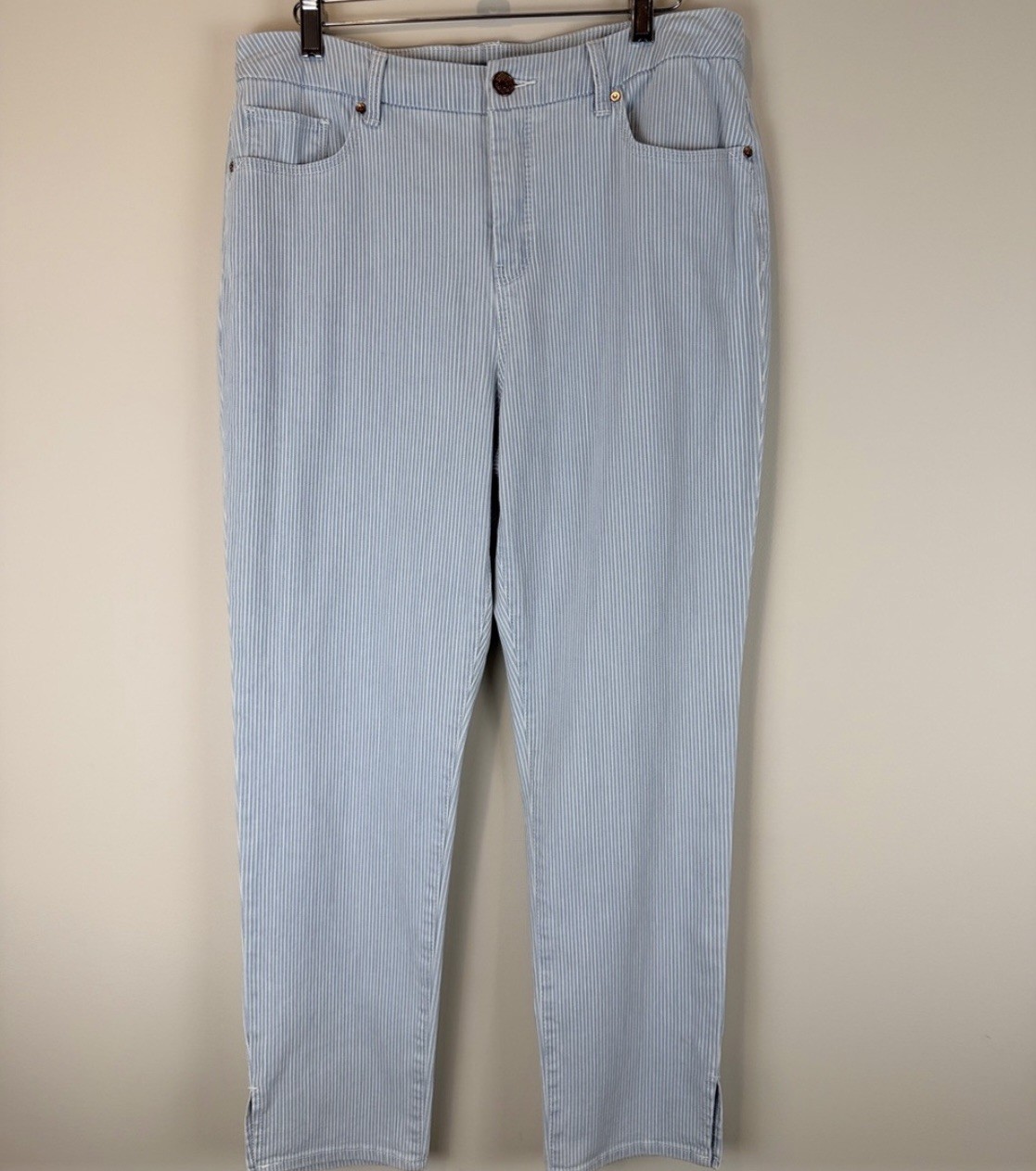 Chico\'s Light Blue Pinstriped So Slimming Girlfriend Ankle Jeans Size 10R or 1.5 Chico\'s Light Blue Pinstriped So Slimming Girlfriend Ankle Jeans Size 10R or 1.5