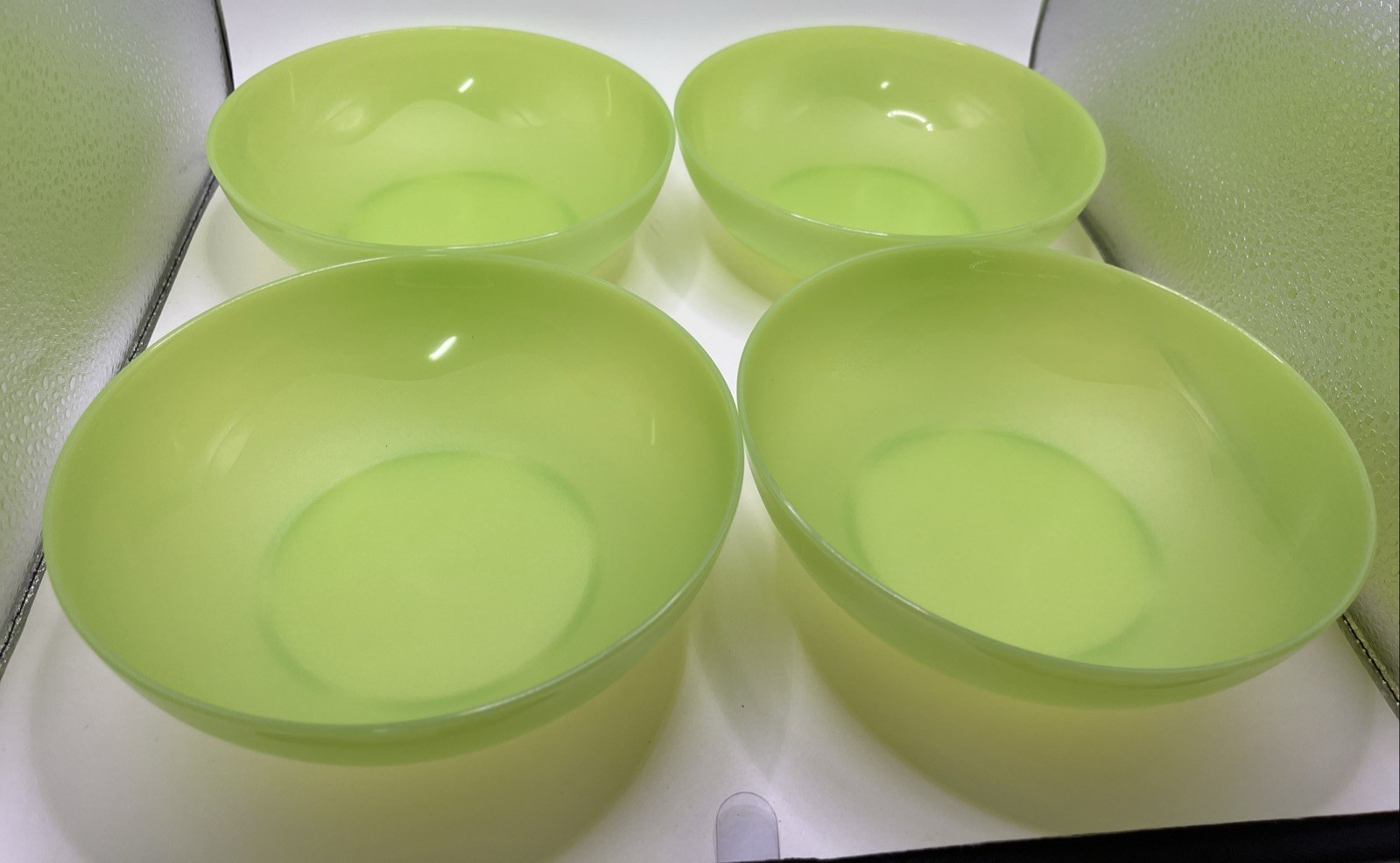 New Beautiful Tupperware Open House Salad Bowls 700ml/24oz Bright Green