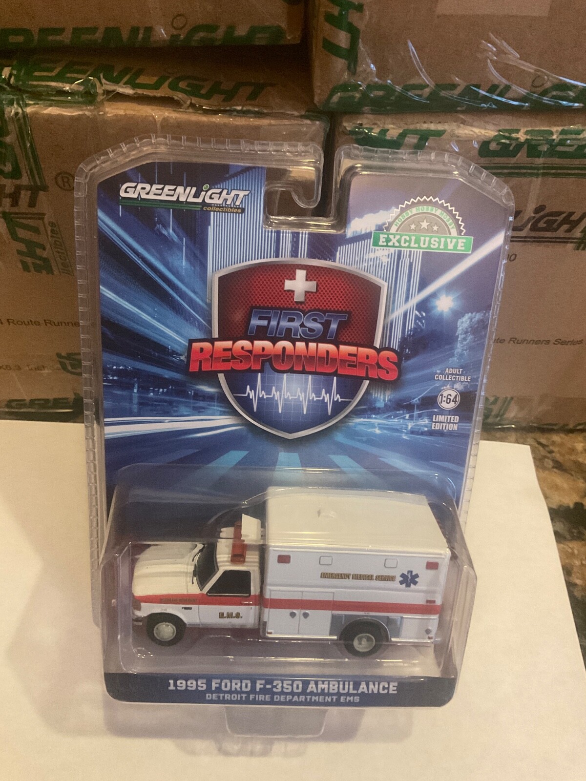 Greenlight diecast 1:64 First Responders 1995  Ford F-350 Ambulance DETROIT Fire