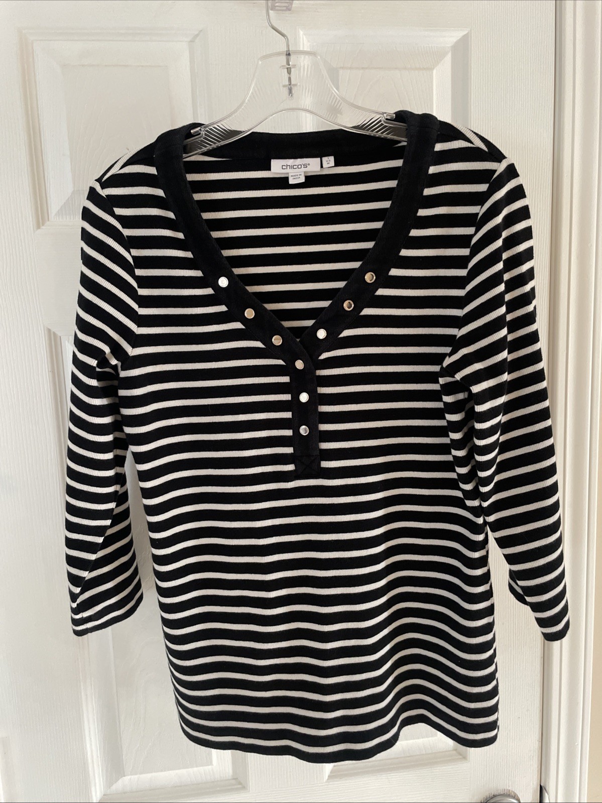 Chicos Women’s Sz 1 Pull Over Top black white Striped Print 3/4 Sleeve Pretty