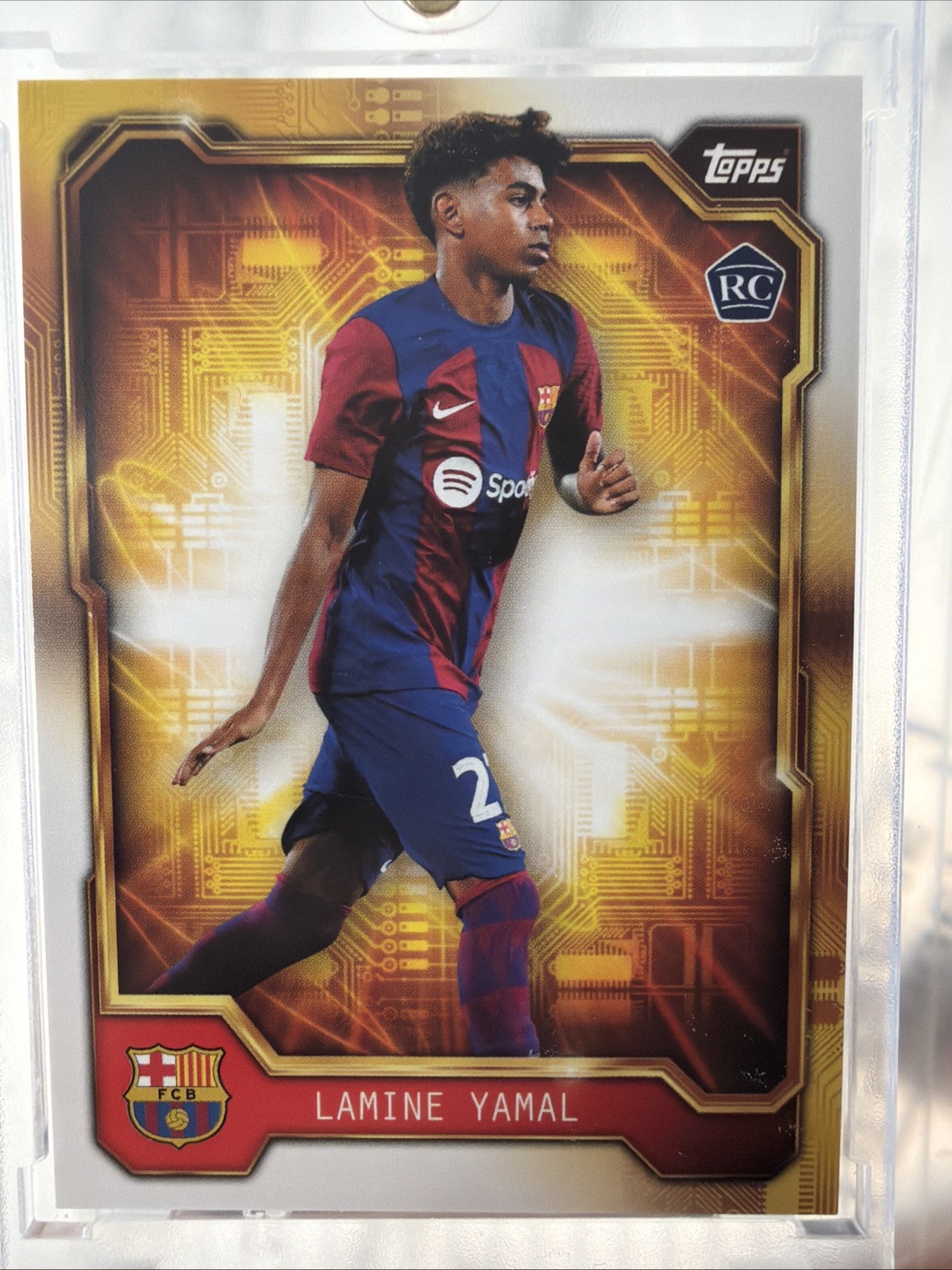 2023-24 Topps FC Barcelona Fan Set - Golden Futures Lamine Yamal #BARG-3 (RC) 2023-24 Topps FC Barcelona Fan Set - Golden Futures Lamine Yamal #BARG-3 (RC)