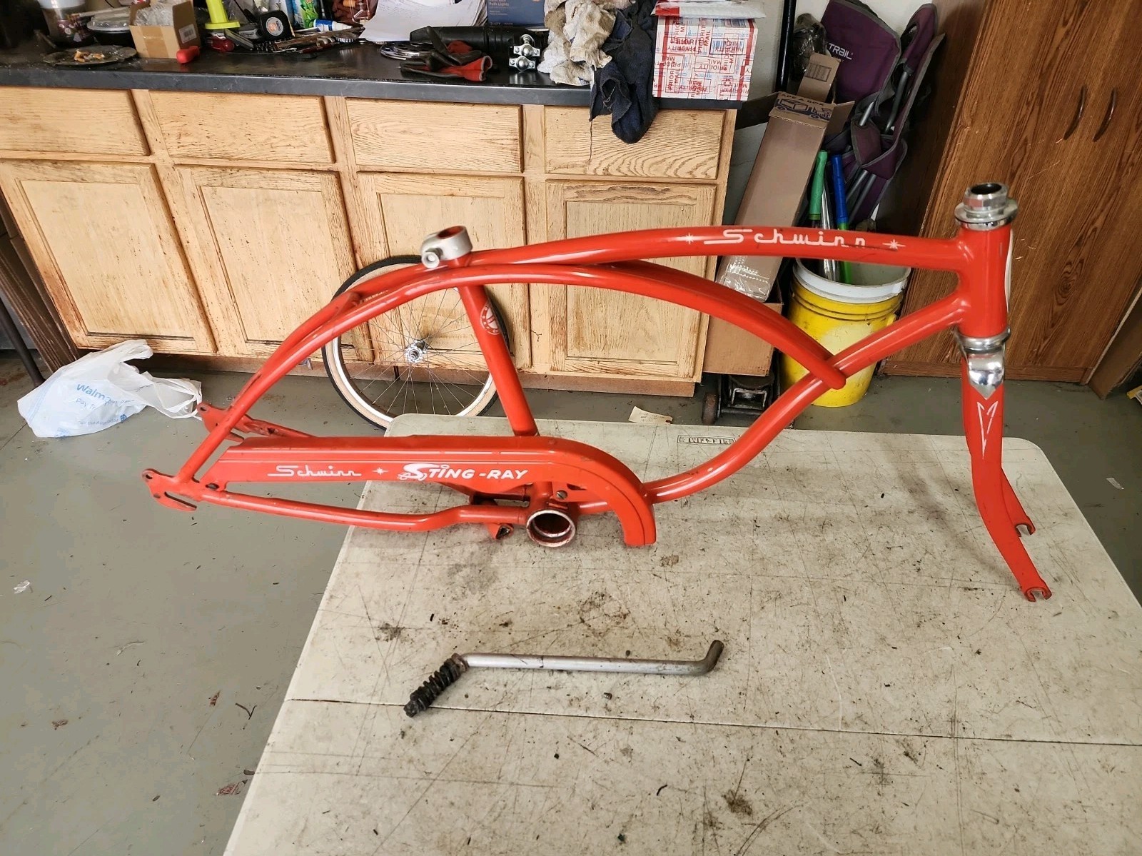 1977 SCHWINN STINGRAY SUNSET ORANGE FRAME FORK +CHAINGUARD NICE 1 YEAR COLOR