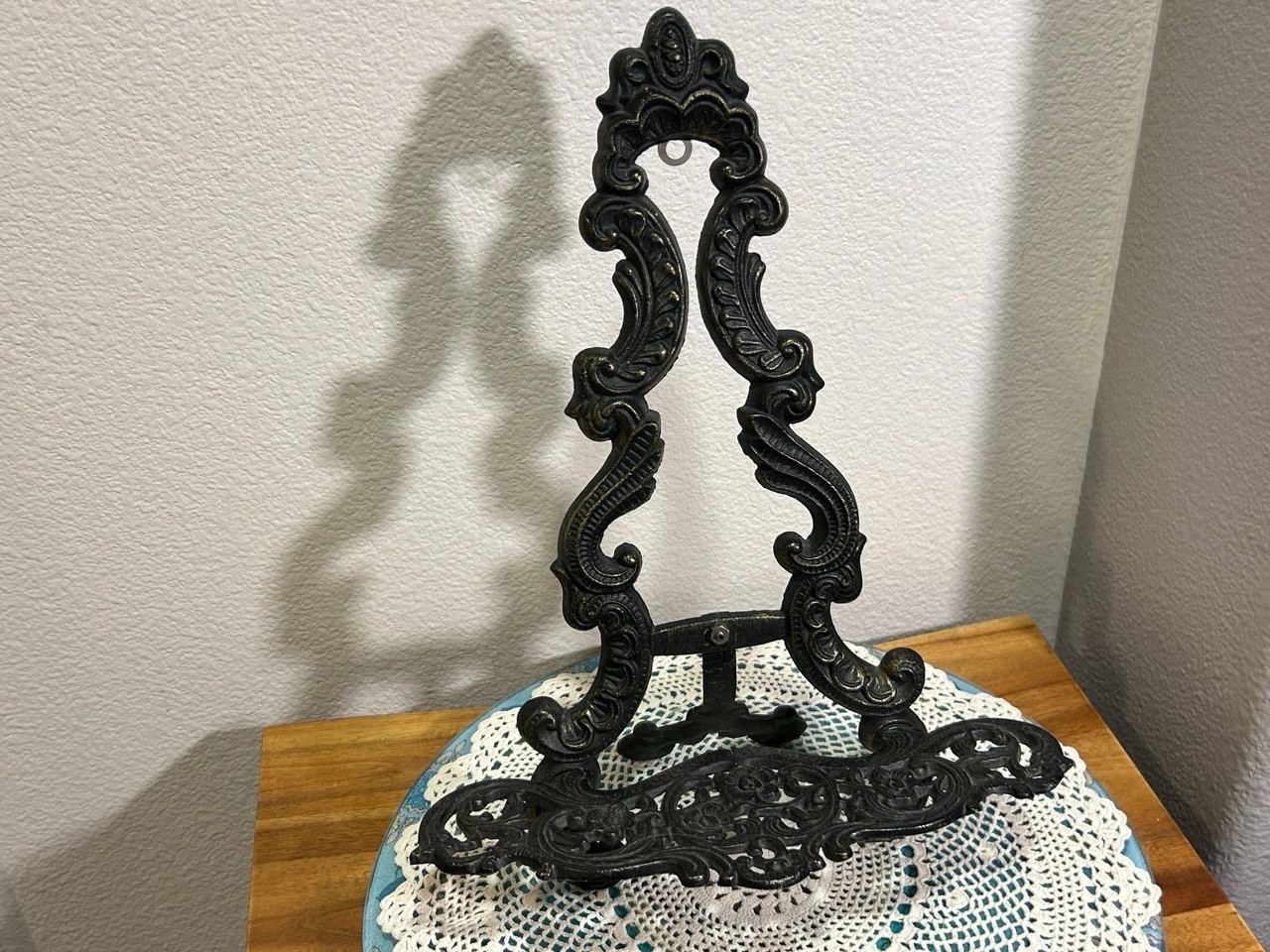 VTG Metal Ornate  Scrollwork Display Easel Stand H= 13\