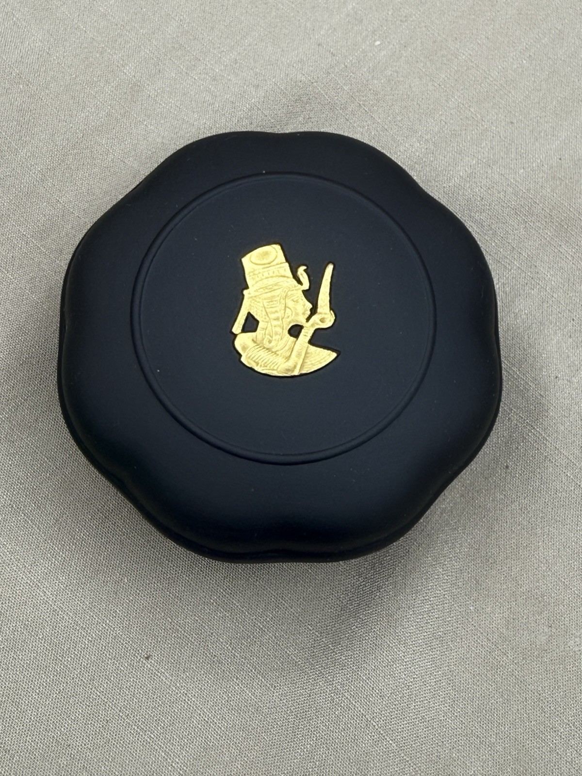 Wedgwood Egyptian Revival Black Basalt & Gilded Ankhesenamun Scalloped Box Wedgwood Egyptian Revival Black Basalt & Gilded Ankhesenamun Scalloped Box